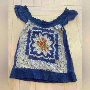 Adorable blue flowy top size medium